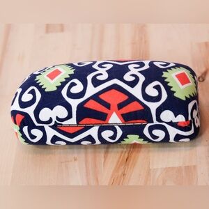 Vera Bradley Hard Shell Eyeglass Case – Ikat Pattern Southwest Aztec Clamshell
